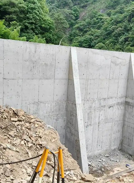 运城闻喜县重力式挡土墙